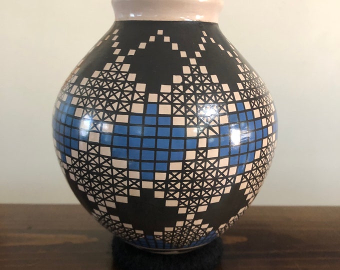 Mata Ortiz Olla by Sulma Orozco (Chihuahua, Mexico)