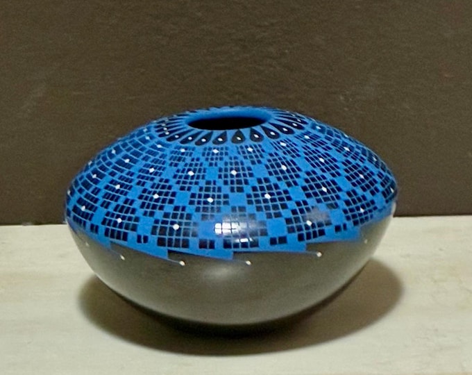 Mata Ortiz Olla Pottery by Ivon Marin (Chihuahua, Mexico)