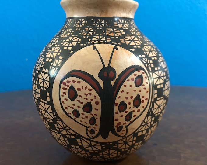 Mata Ortiz Olla by Luly Quintana (Chihuahua, Mexico)