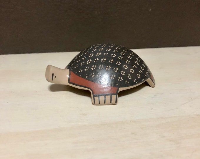 Mata Ortiz Ceramic Turtle by Martha Hernandez (Chihuahua, Mexico)