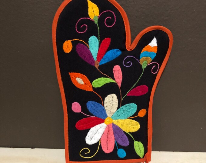 Hand Embroidered Otomi Oven Mitt / Pot Holder from Hidalgo, Mexico - Left-handed