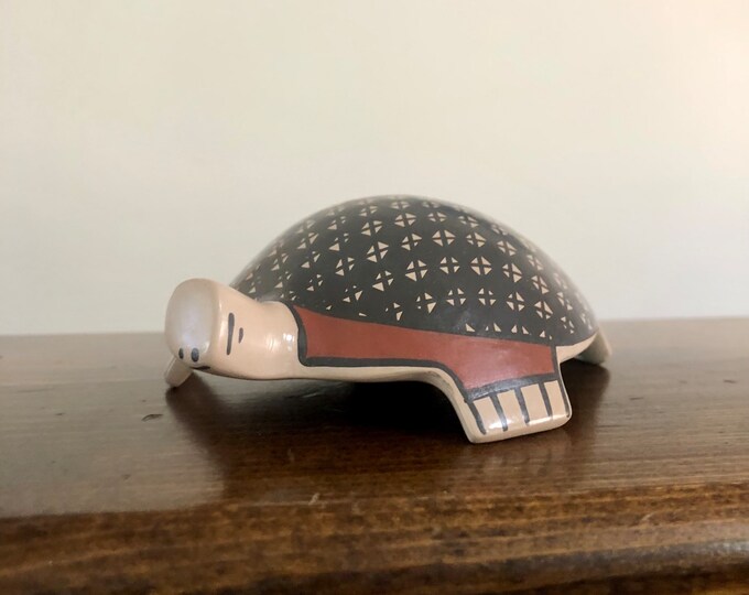 Mata Ortiz Ceramic Turtle by Martha Hernandez (Chihuahua, Mexico)