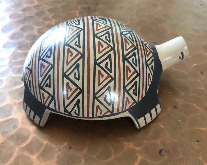 Mata Ortiz Ceramic Turtle by Martha Hernandez (Chihuahua, Mexico)