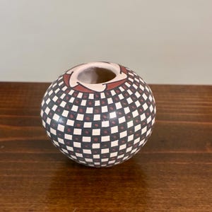 Mata Ortiz Ceramic Mini Seed Pot by Martha Hernandez (Chihuahua, Mexico)