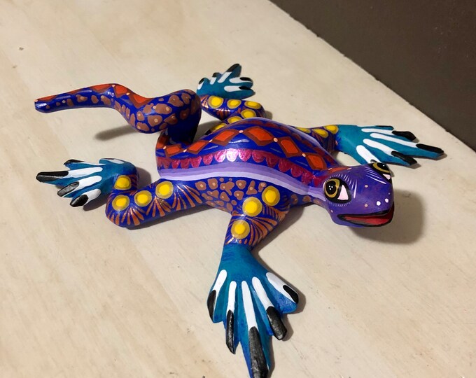 Alebrije Iguana Handcrafted Wood Carving by Zeny Fuentes from Oaxaca, Mexico.