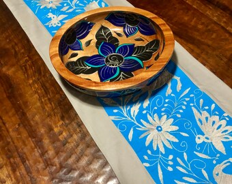 メキシコのオトミ族の手刺繍テーブルランナー：ブルー＆シルバーグレー