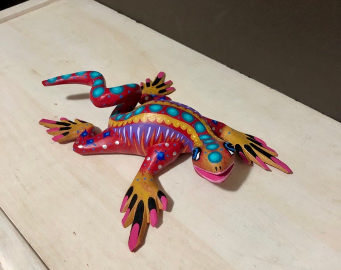 Alebrije Iguana Handcrafted Wood Carving by Zeny Fuentes from Oaxaca, Mexico.