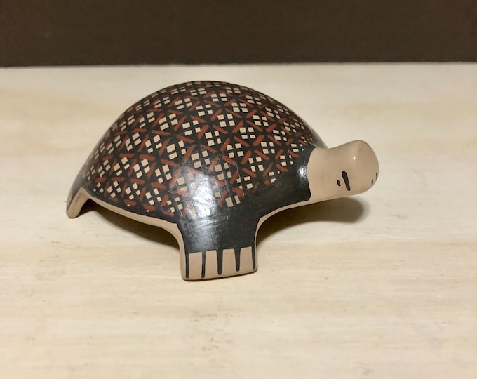 Mata Ortiz Ceramic Turtle by Martha Hernandez (Chihuahua, Mexico)