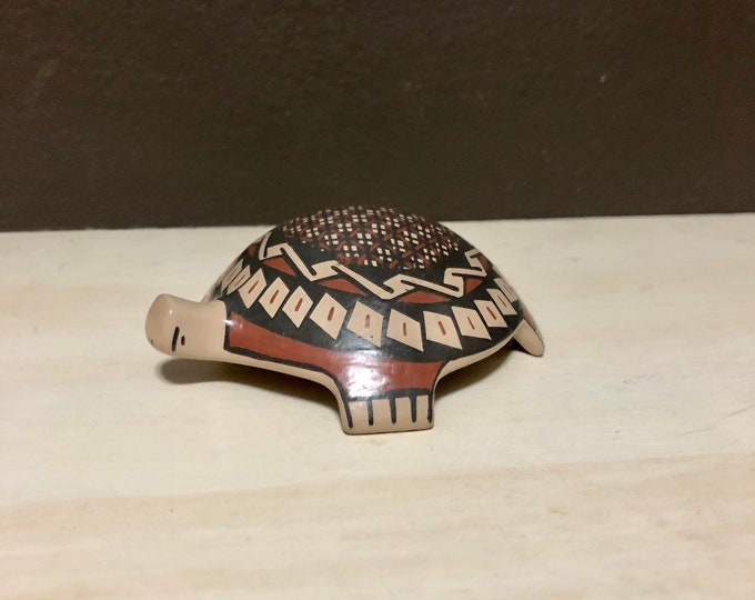 Mata Ortiz Ceramic Turtle by Martha Hernandez (Chihuahua, Mexico)