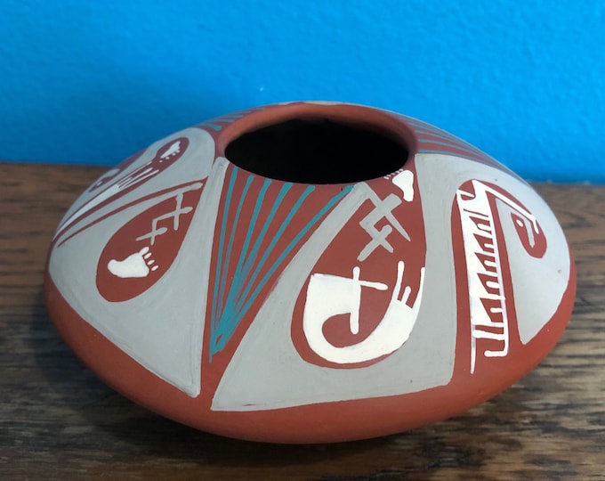 Mata Ortiz Olla by Lazaro Ozuna Silveira (Chihuahua, Mexico)