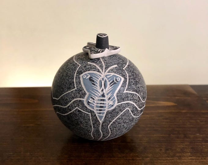 Mata Ortiz Ceramic Olla with Butterfly Shaped Lid by Gabriela Corona (Chihuahua, Mexico)
