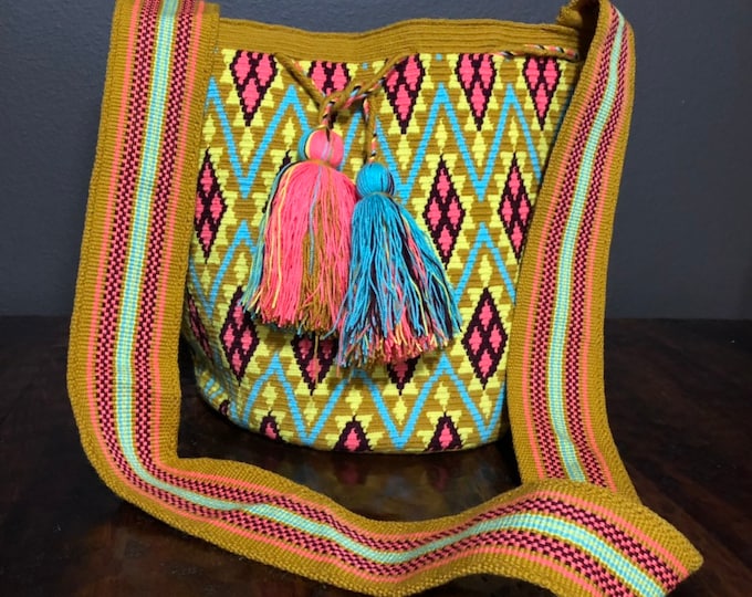 Authentic Wayuú Single Thread Mochila Bag from Colombia