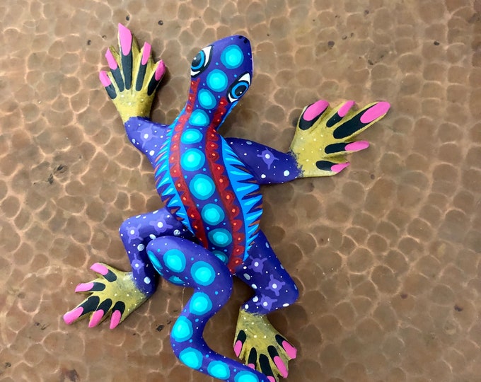 Alebrije Iguana Handcrafted Wood Carving by Zeny Fuentes from Oaxaca, Mexico.