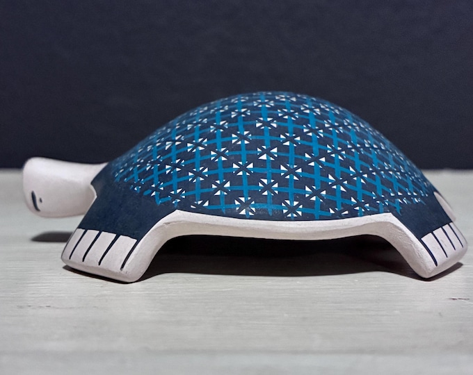 Mata Ortiz Ceramic Turtle by Martha Hernandez (Chihuahua, Mexico)