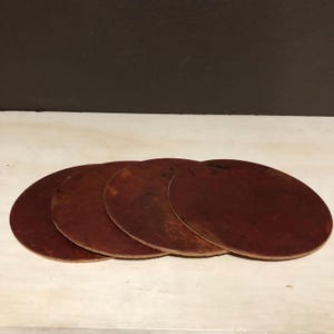 4er Set Untersetzer aus gehämmertem Kupfer mit feuerroter Patina und Korkboden