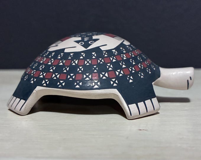 Mata Ortiz Ceramic Turtle by Martha Hernandez (Chihuahua, Mexico)