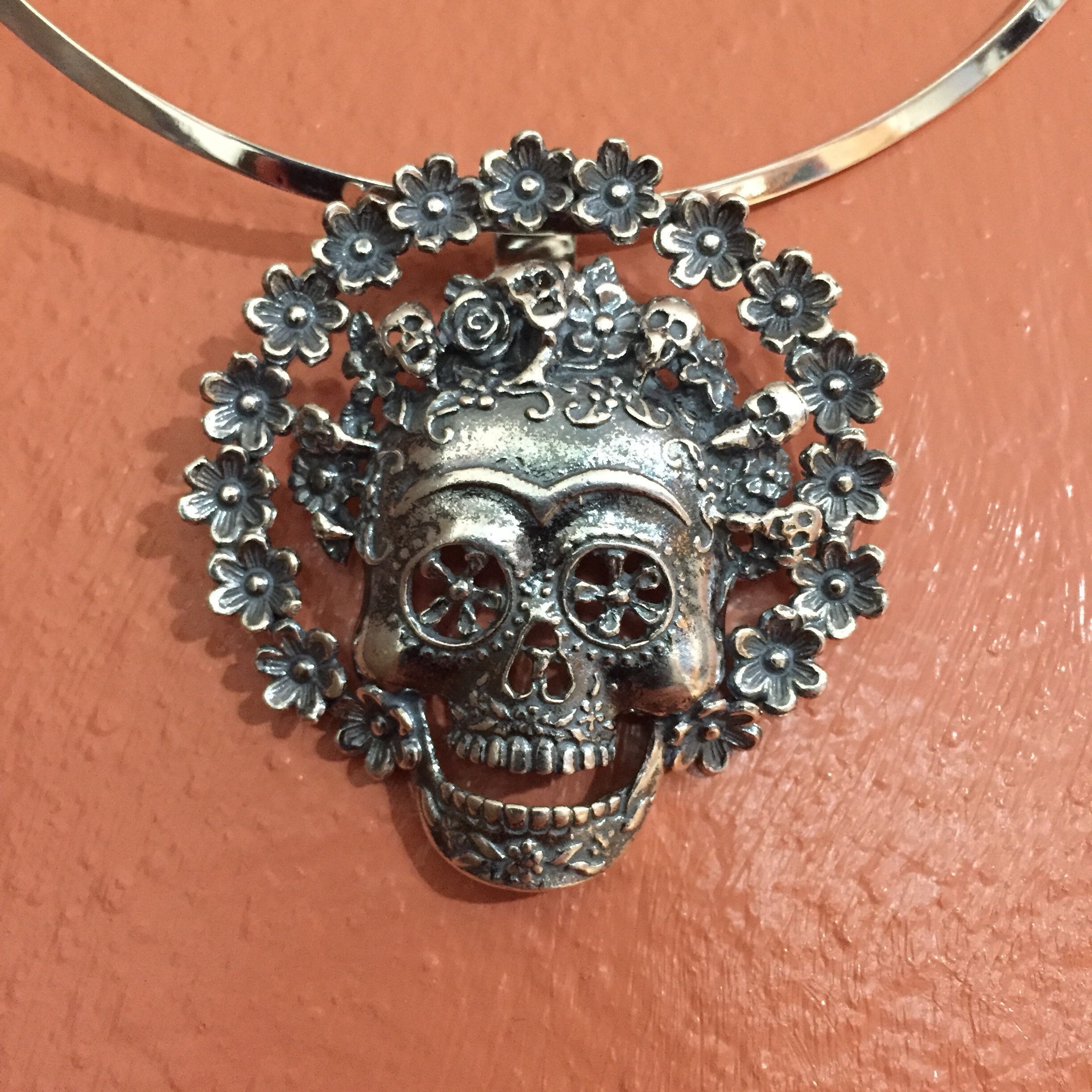 Solid 925 Sterling Silver Floral Skull Pendant – Movable Jaw – Handmade Thailand