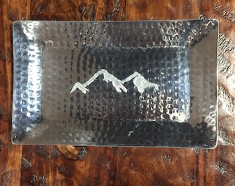 Hammered Aluminum Valet Tray with Mountains Engraving - 8" x 5"