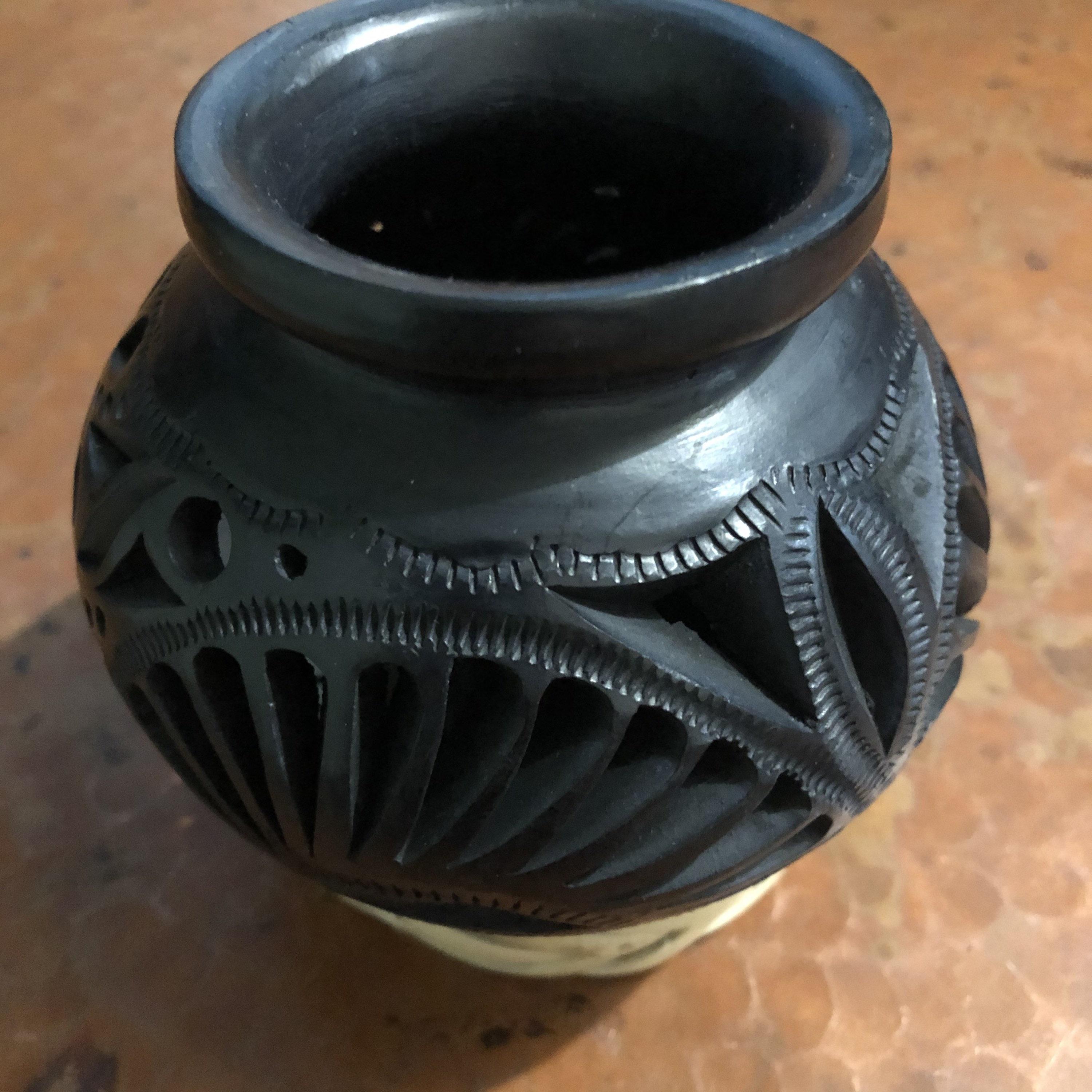 Beautiful Handmade Salsero made of Barro Negro with Brown Clay in form —  CEMCUI