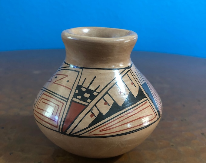 Mata Ortiz Olla by Marta Gonzales (Chihuahua, Mexico)