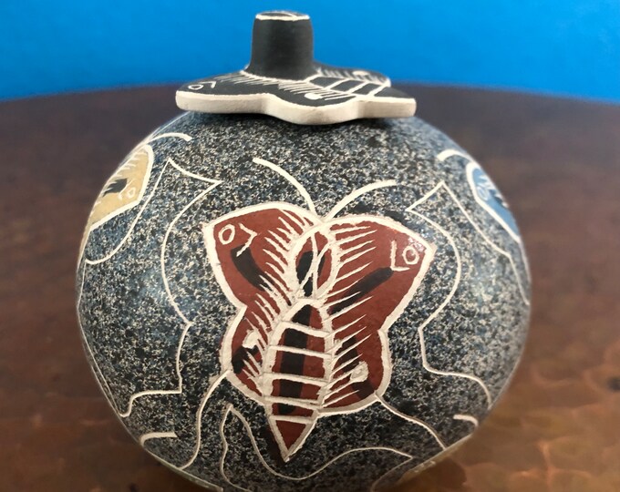 Mata Ortiz Ceramic Olla with Lid by Gabriela Corona (Chihuahua, Mexico)