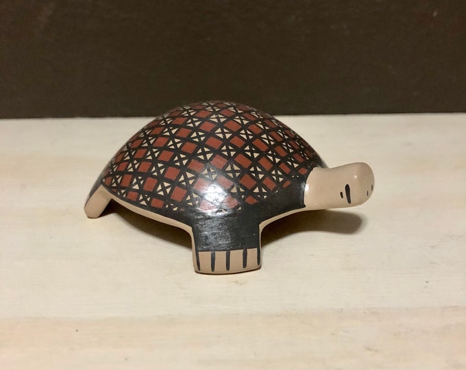 Mata Ortiz Ceramic Turtle by Martha Hernandez (Chihuahua, Mexico)