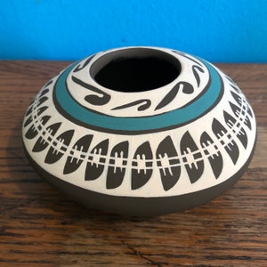 Mata Ortiz Olla by Lazaro Ozuna Silveira (Chihuahua, Mexico)