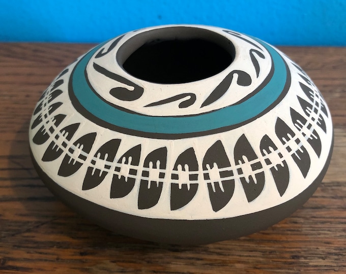 Mata Ortiz Olla by Lazaro Ozuna Silveira (Chihuahua, Mexico)