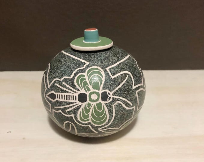 Mata Ortiz Ceramic Olla with Lid by Gabriela Corona (Chihuahua, Mexico)