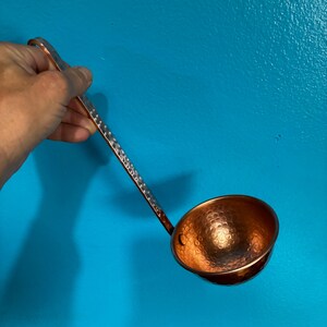 Puur gehamerde koperen pollepel van 8 oz afbeelding 8