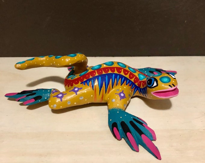 Alebrije Iguana Handcrafted Wood Carving by Zeny Fuentes from Oaxaca, Mexico.