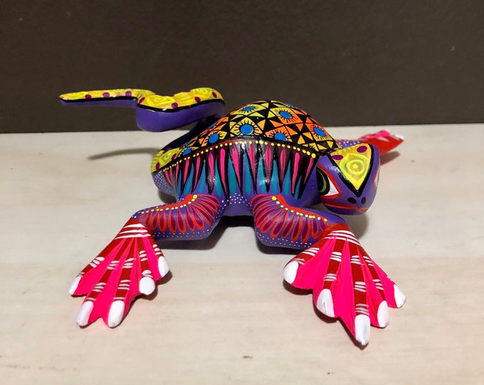 Alebrije Iguana Handcrafted Wood Carving by Zeny Fuentes from Oaxaca, Mexico.