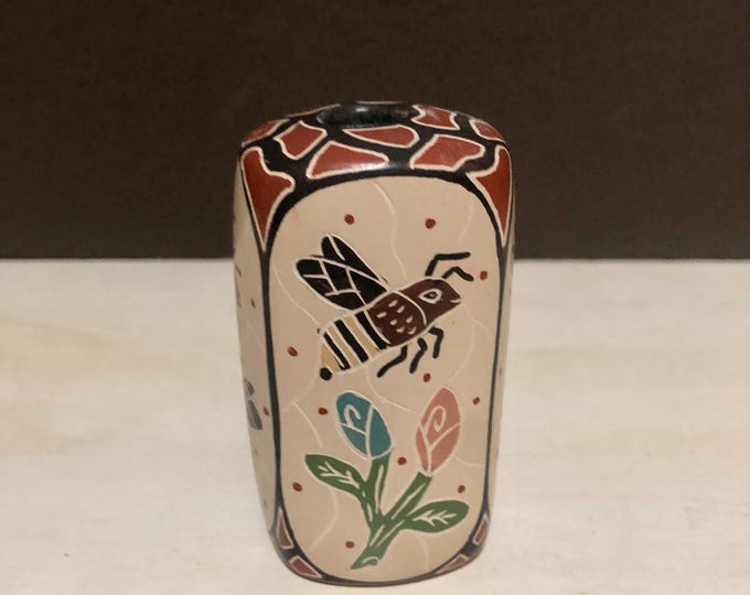 Mata Ortiz Ceramic Olla with Bees by Brenda Zubia H. (Chihuahua, Mexico)