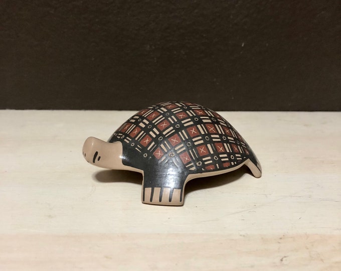 Mata Ortiz Ceramic Turtle by Martha Hernandez (Chihuahua, Mexico)