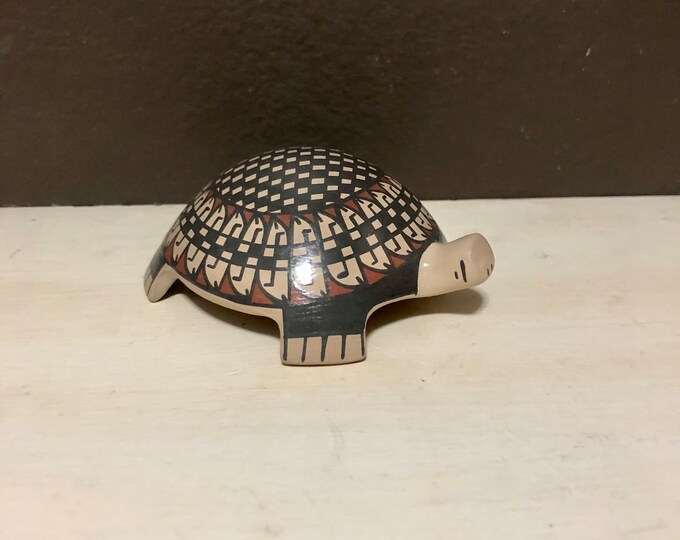 Mata Ortiz Ceramic Turtle by Martha Hernandez (Chihuahua, Mexico)