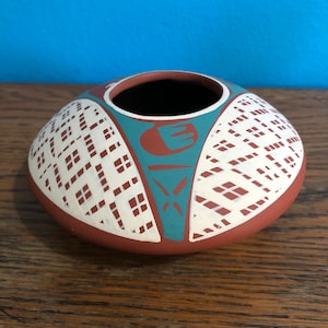 Mata Ortiz Olla by Lazaro Ozuna Silveira (Chihuahua, Mexico)
