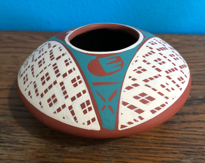 Mata Ortiz Olla by Lazaro Ozuna Silveira (Chihuahua, Mexico)