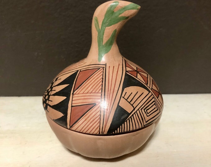 Mata Ortiz Olla with lid by Marta Gonzales (Chihuahua, Mexico)