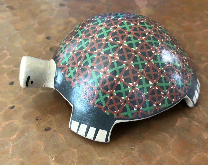 Mata Ortiz Ceramic Turtle by Martha Hernandez (Chihuahua, Mexico)