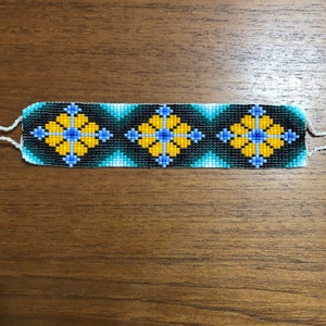 Huichol Chaquira Beaded Bracelet w/ Intricate Peyote Stitch Design from Nayarit, Mexico