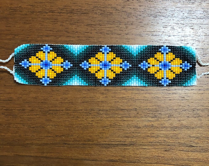 Huichol Chaquira Beaded Bracelet w/ Intricate Peyote Stitch Design from Nayarit, Mexico