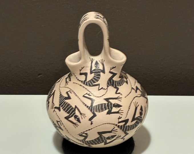 Mata Ortiz Wedding Vase Olla by Jose Villa (Chihuahua, Mexico)