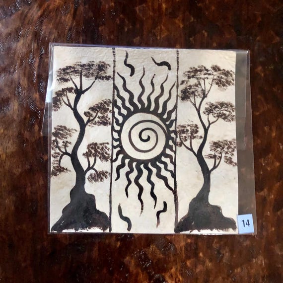 手描きアート 太陽と渦巻き 本 手描きアート 混沌 渦巻き模様 ペン画