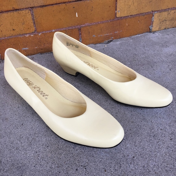 pale yellow flats