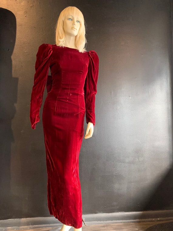 Vintage red velvet gown with sexy back - Gem