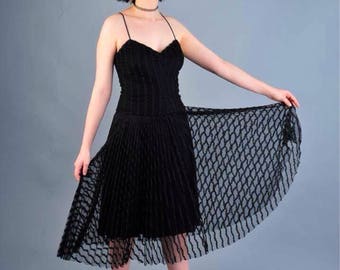 Vintage black dress with adjustable shoulder straps