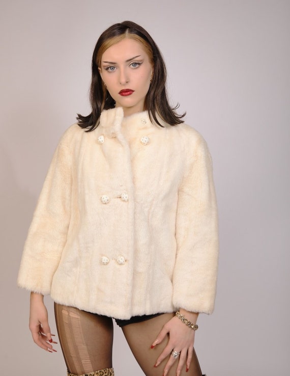 1960s Beeline Fashions white faux fur coat - image 3