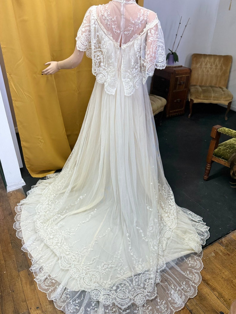 1970s lace wedding gown image 3