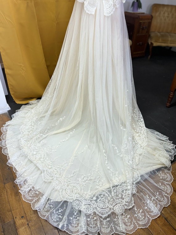 1970s lace wedding gown - image 7