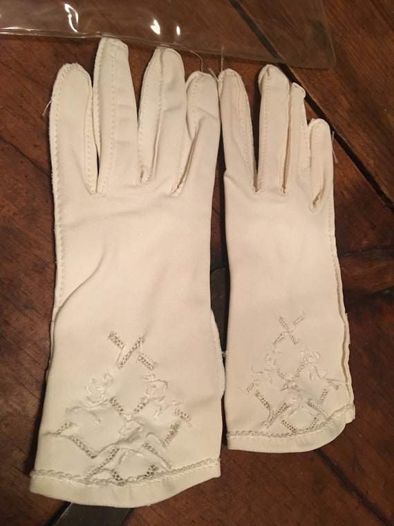 Isotoner by aris white vintage gloves